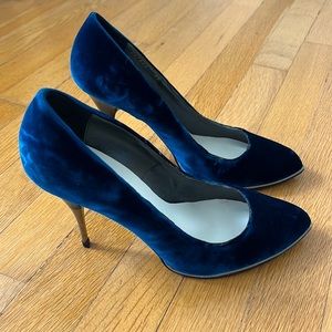 Stella McCartney navy blue velvet, pointy toe pump, heels worn once size 40